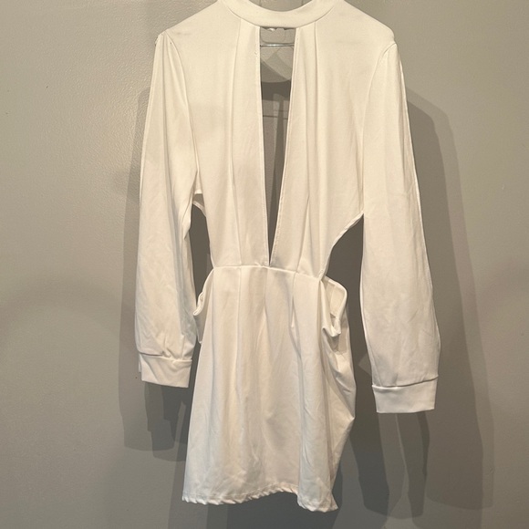 Dresses & Skirts - Elegant White Long Sleeve Dress